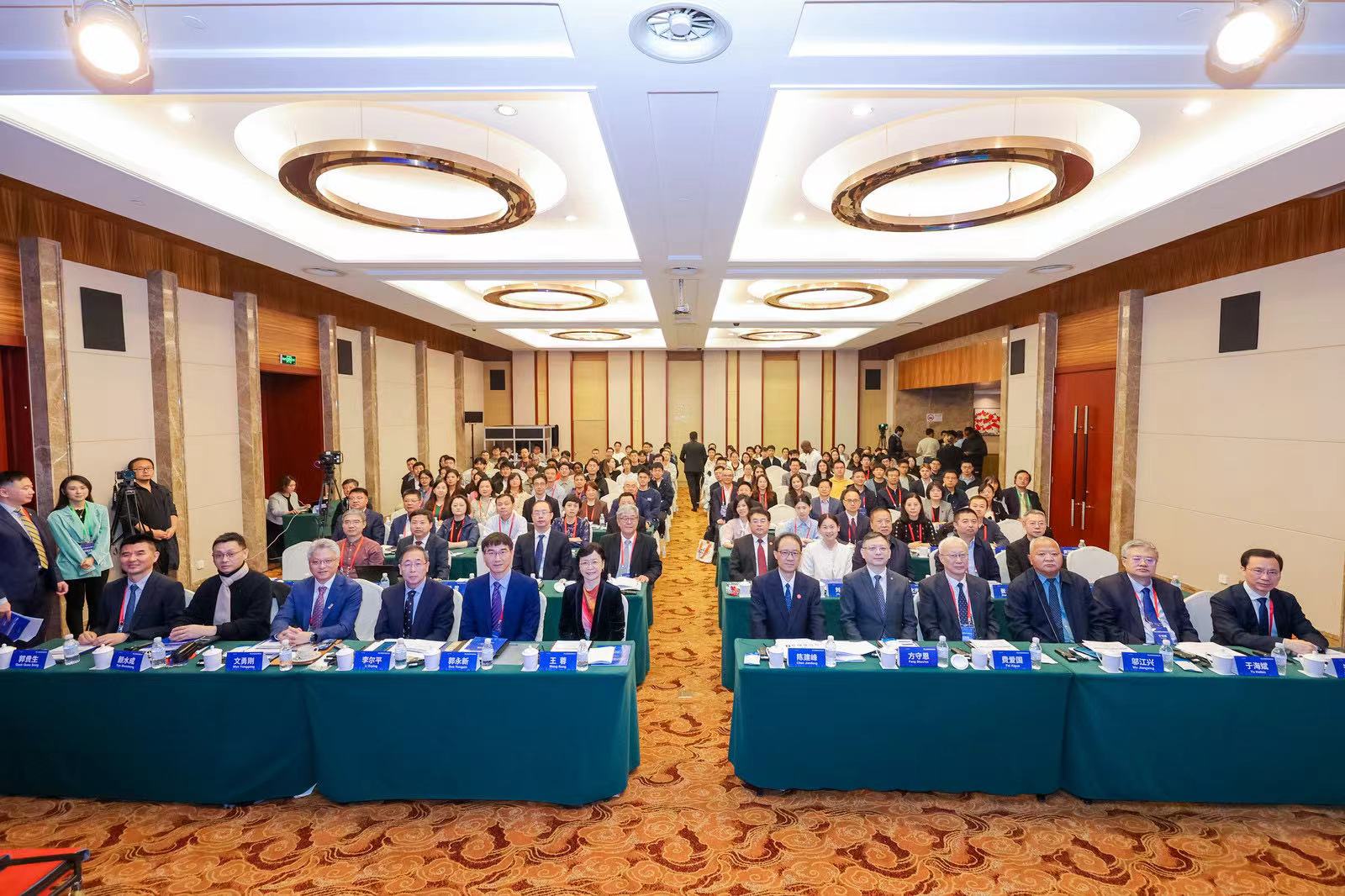 中國(guó)工程院和新加坡工程院院士專家共聚同濟(jì)大學(xué)，共話人工智能前沿與治理